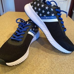 Honor and Respect Women’s Athletic Shoes 8.5 Great condition  worn once